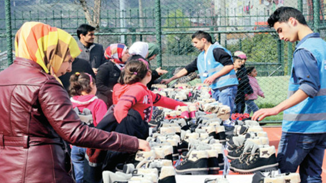 165 Türkmen aileye yardım
