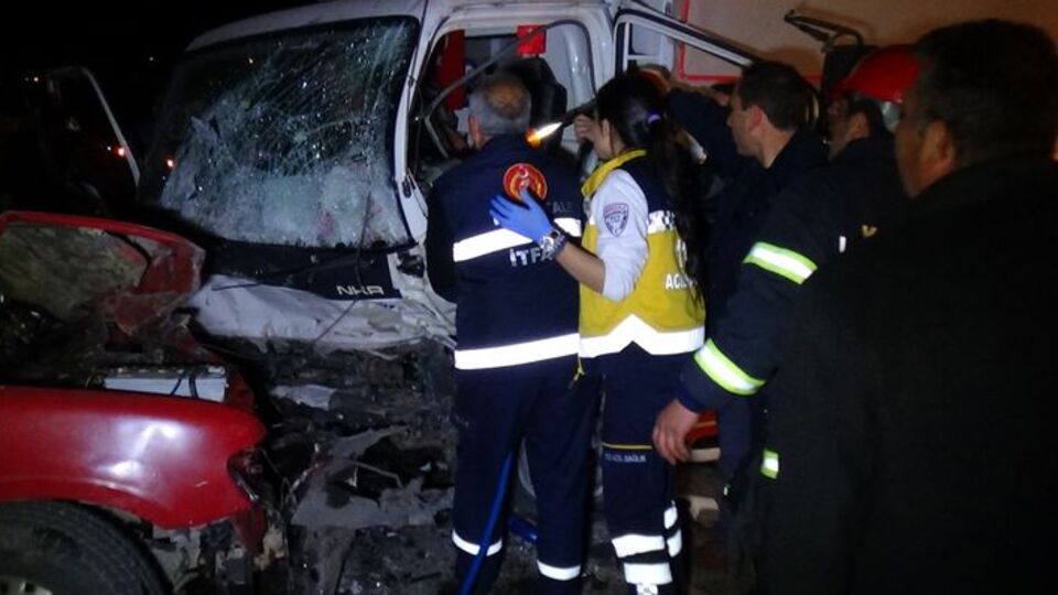 Kafa kafaya çarpıştılar: 1 ölü, 3 yaralı!