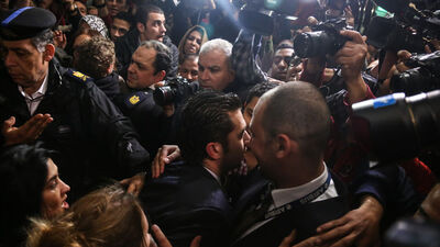 Kaçırılan Mısır uçağının yolcuları Kahire'ye geldi