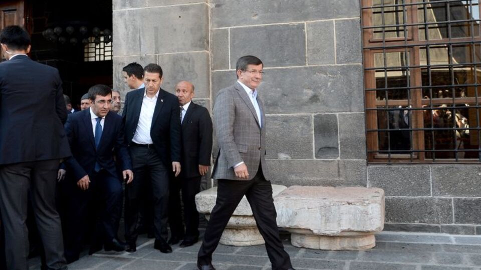 Davutoğlu Sur'a gidiyor!