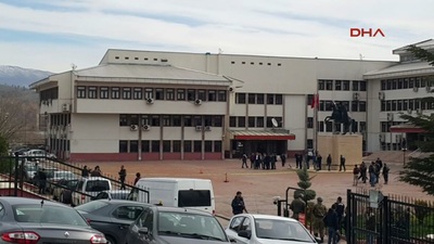 Polise bombalı ve silahlı saldırı! Terörist öldürüldü!