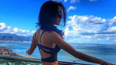 Adriana Lima pozu olay oldu