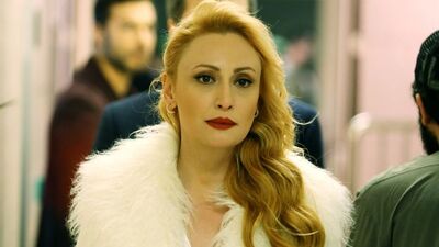 Güzel, çekici ve kötü bir kadın!