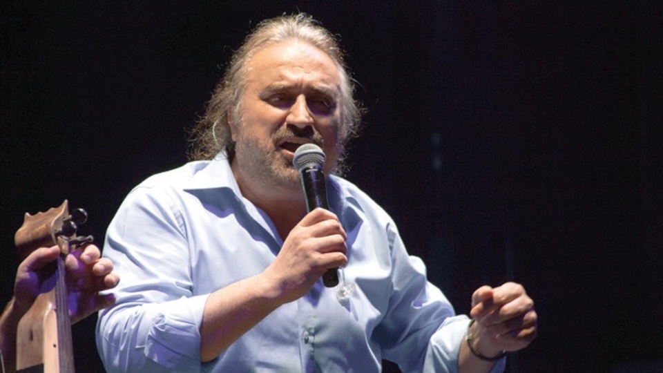 Gözyaşlarını tutamadı