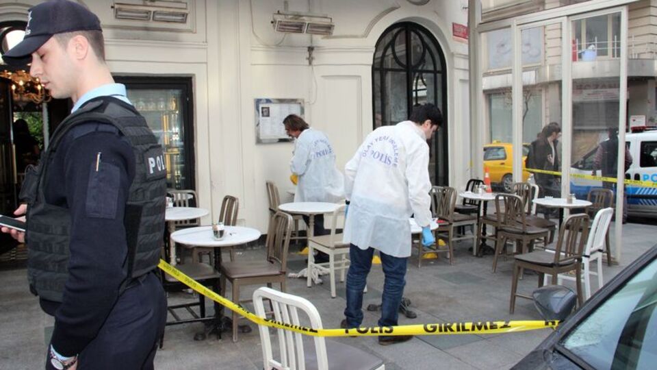 Nişantaşı'nda ünlü kafedeki saldırı anı kamerada!