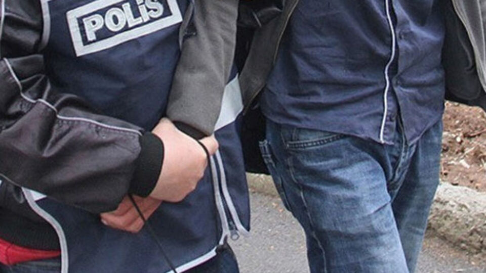 İzmir'de FETÖ/PDY operasyonu: Çok sayıda gözaltı var