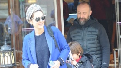 Ali, objektifleri görünce saklandı