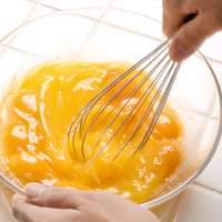 Yumurtayı köpürene kadar çırpın ve...