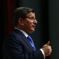 Davutoğlu Sur'da: Alçakların saldırılarından korkmayız!