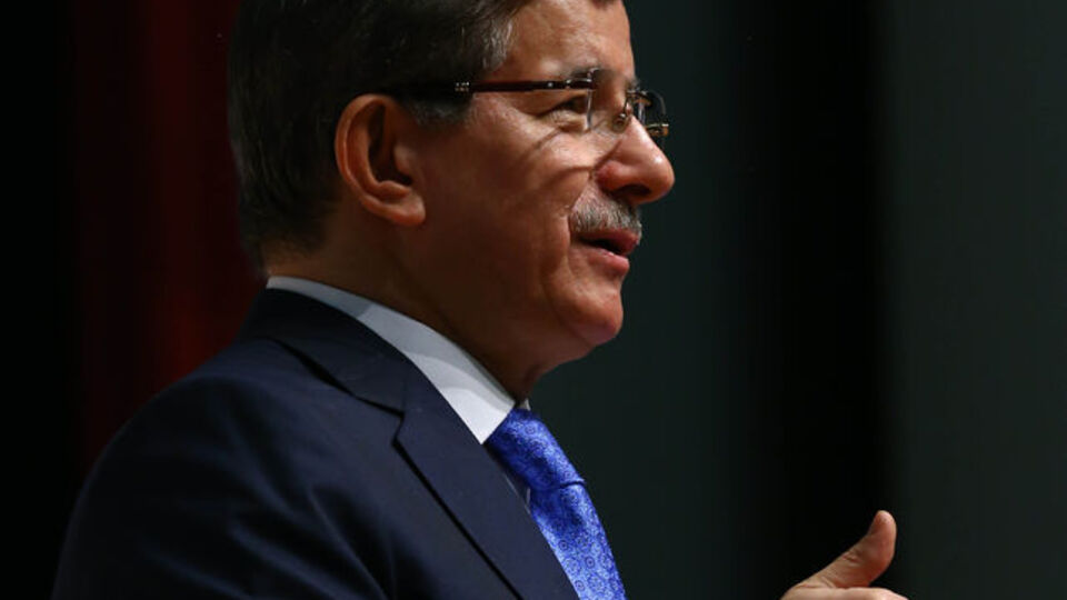 Davutoğlu Sur'da: Alçakların saldırılarından korkmayız!
