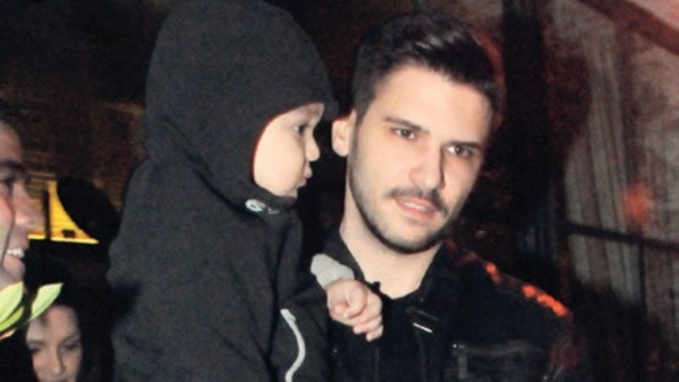 Kucağındaki yeğeni değil kayınçosu!