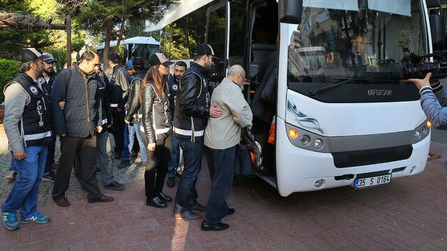 İzmir'de 'Paralel'e 7 tutuklama