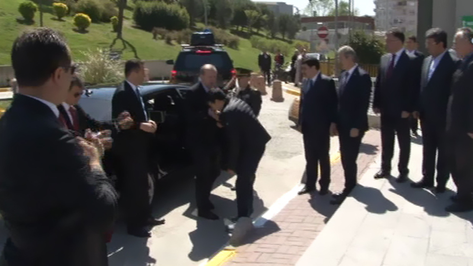 Erdoğan dünürünü ziyaret etti, damadı elini öptü