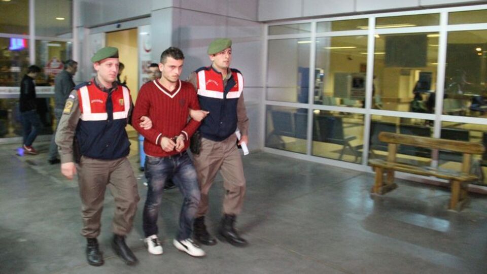 Babasına kurşun yağdırdı!