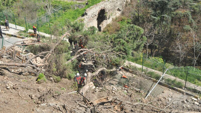 Gülhane Parkı'nda duvar çöktü!