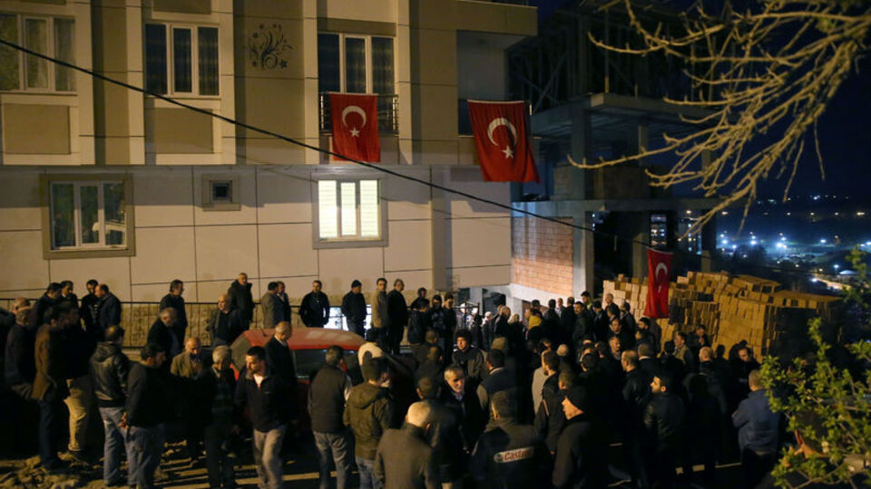 Eyüp'te şehit ailesinin evine ateş düştü