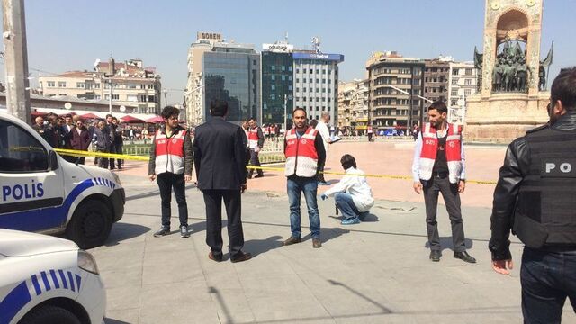 Taksim'de silah sesleri!