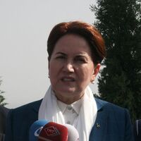 "Kadınlara çok dikkatli ve saygılı bir dil kullanılmalı"