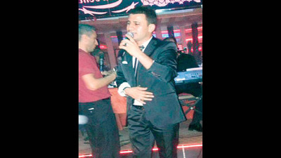 Eşi için uçak kaçırdı, şimdi şarkıcılık yapıyor