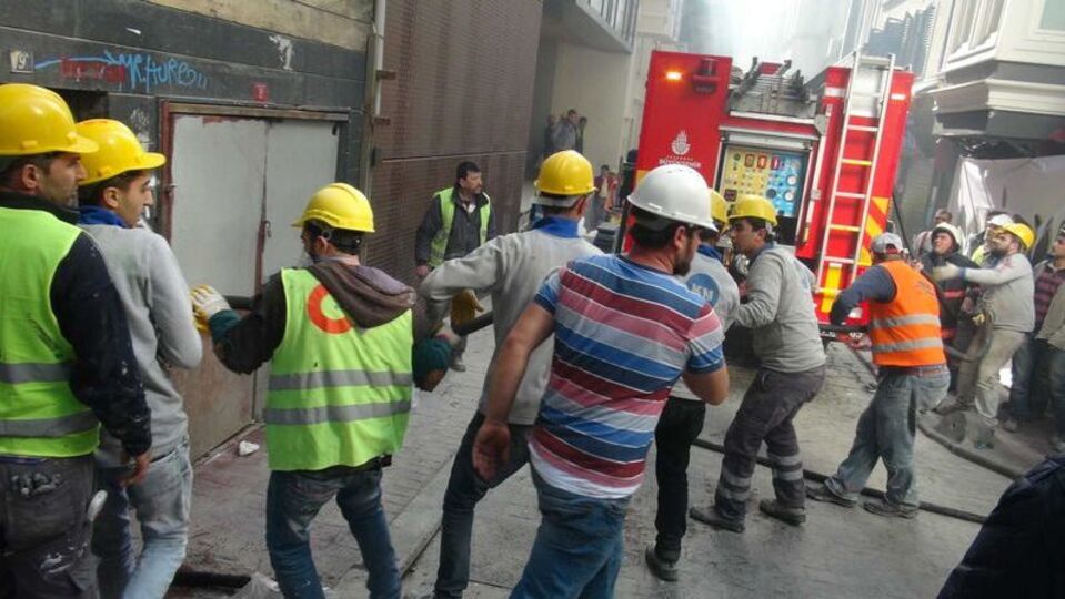 Emek Sineması'nın yakınında yangın!