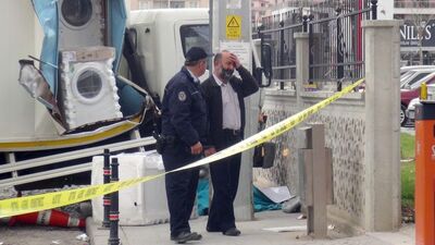 Kaldırımda bekleyen kadının feci ölümü!