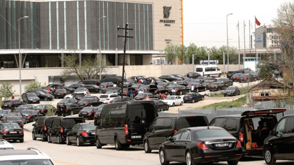 Krallar gibi ağırlama! Yaklaşık 500 Mercedes kiralandı ama...