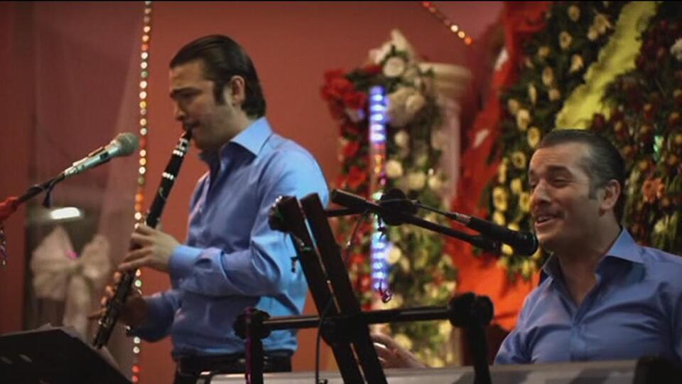 Çalgılı çengili şirket açılışı!