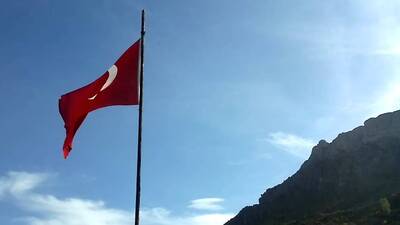 Bayrak dikme kavgası mahkemelik!