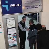 Her dört işsizden biri beyaz yakalı