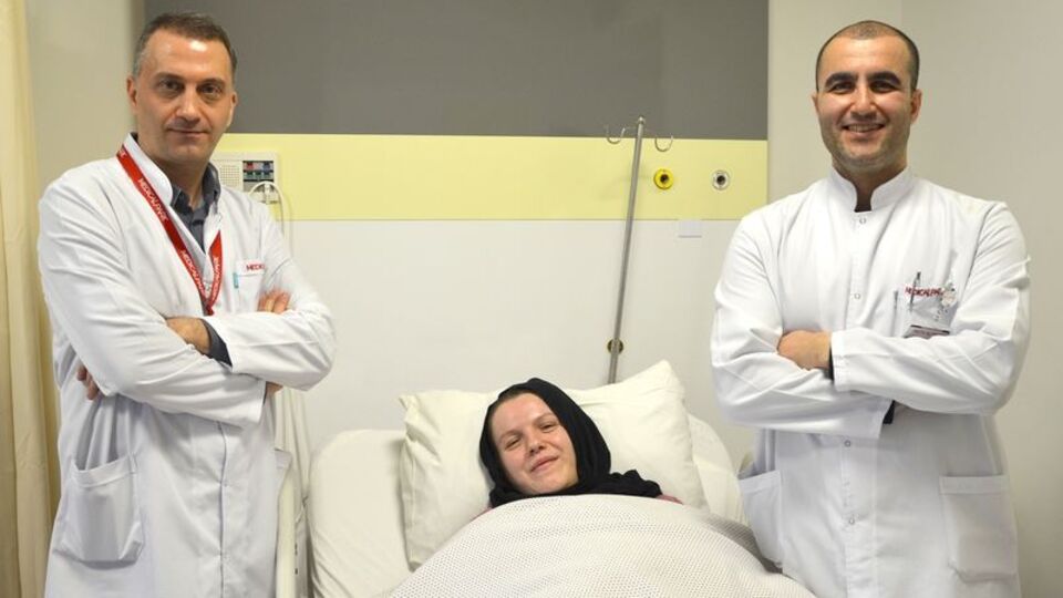 Kanseri karnındaki bebeğiyle yendi!