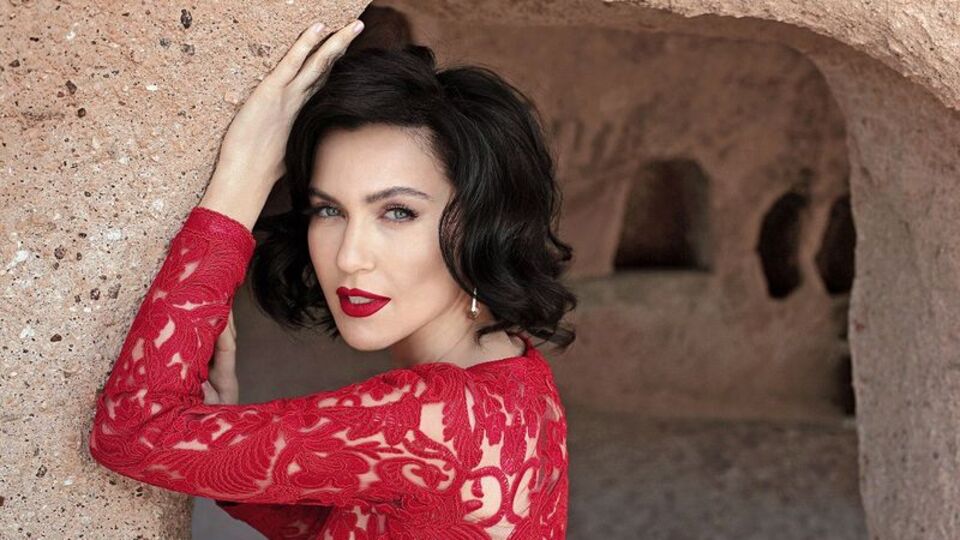 Ünlü şarkıcıya büyük şok!