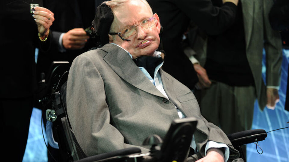 Hawking'in Weibo'da 8 saatte 1,3 milyon takipçisi oldu