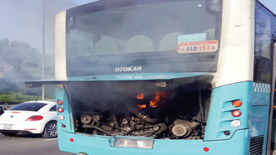 Halk otobüsü seyir halindeyken alev aldı