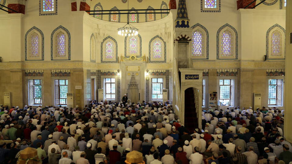 Cuma namazı saat kaçta?