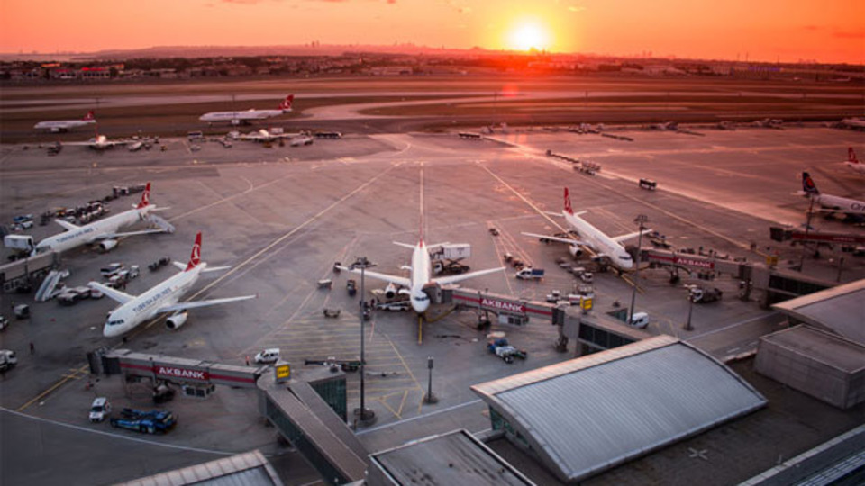 Bin 299 uçakla trafik zirve yaptı