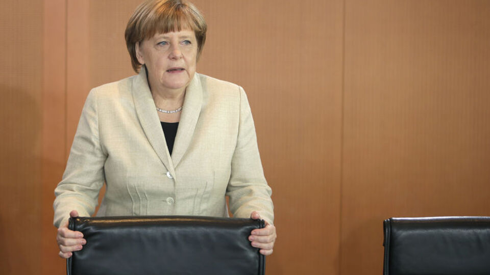 Merkel, Alman komedyenle ilgili kararı açıkladı