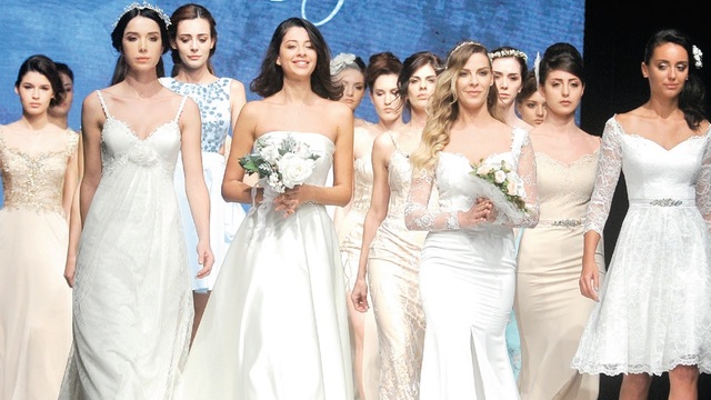 İzmir Fashion Week'te güzeller geçidi