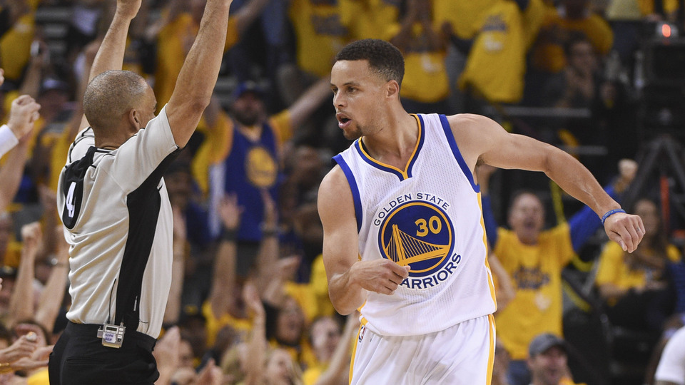 Warriors kazandı, Curry sakatlandı