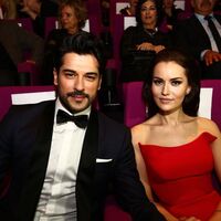 O ressama ulaşmak için her yolu deniyor!