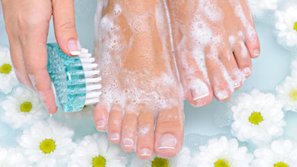 Ayaklarınızı sık sık yıkayın!
