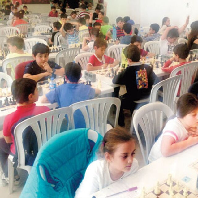 Satranç ustaları Kartal'da buluştu