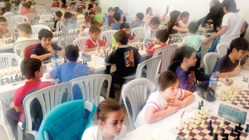 Satranç ustaları Kartal'da buluştu