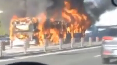 Topkapı'da metrobüs alev alev yandı! Patlamalar oldu!