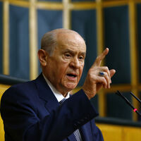 MHP'de 2 isme daha ihraç yolu