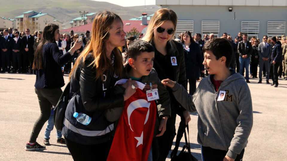 Kürtçe ağıtlarla uğurlandı!