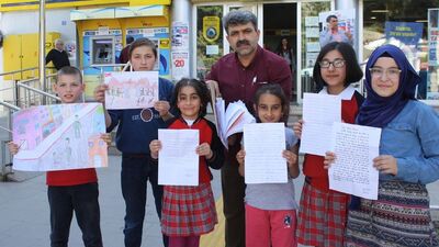 Öğrencilerden asker ve polise moral mektubu