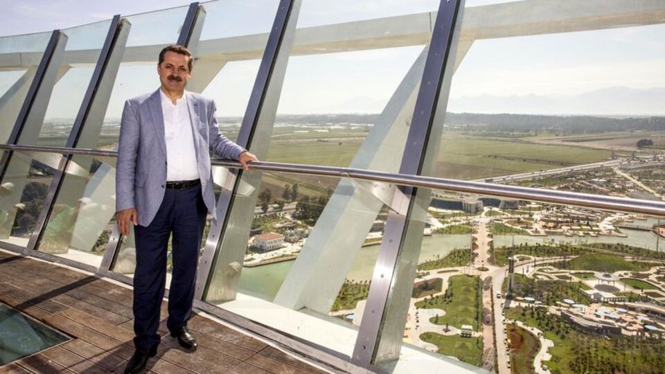 EXPO Kulesi'ne ilk çıkan bakan çelik oldu