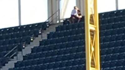 Tribünde seks yaparken yakalandılar