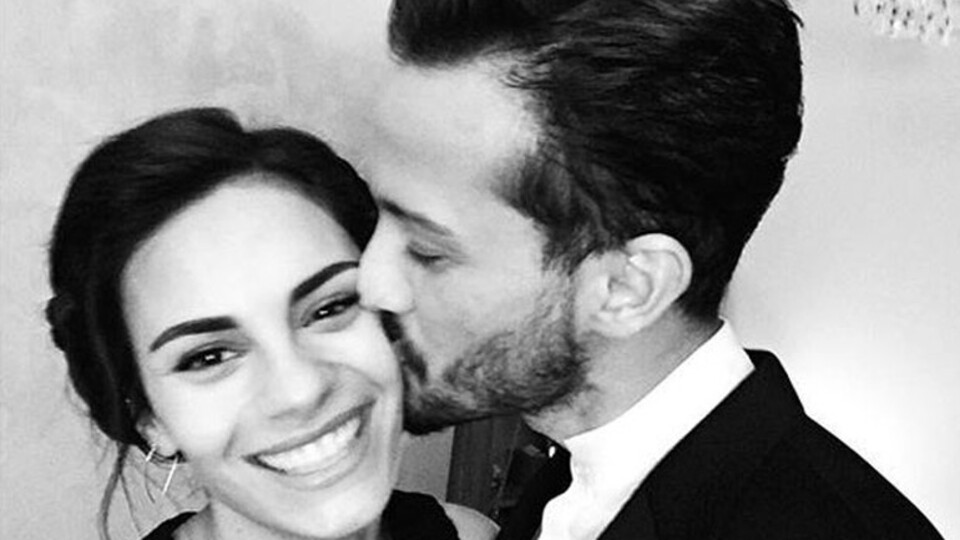 Ünlü çift nişanlandı