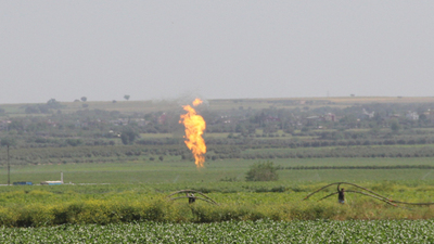 Tarladan doğalgaz çıktı